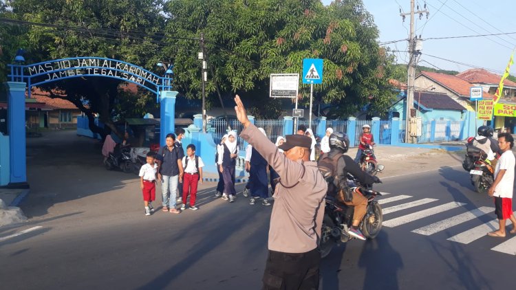Polsek Plered Polresta Cirebon Laksanakan Pelayanan Gatur Lalin