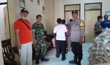 Bhabinkamtibmas Polsek Dukupuntang Laksanakan Monitoring  Penyaluran Bansos