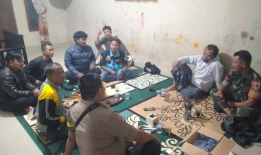 Babinkamtibmas dan Babinsa Sambang Karang Taruna"Maju Bersama" Desa Sukamekar