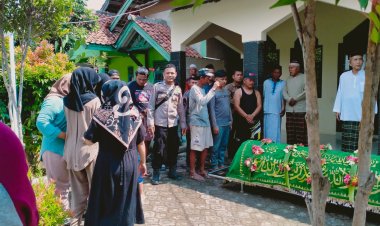 Berikan Belasungkawa Kepada Warga, Kanit Binmas  Polsek Babakan Laksanakan Takziah