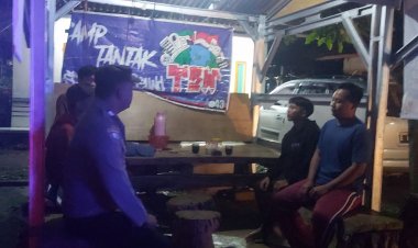 Bhabinkamtibmas Polsek Sedong Kontrol Satkamling di Desa Binaannya