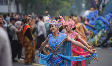 Semarak Budaya Nusantara Warnai Kirab Dekranas ke-44 di Solo