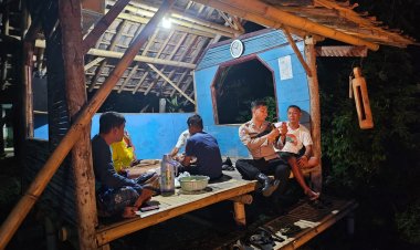 Sambangi Satkamling, Bhabinkamtibmas Ajak Warga Jaga Harkamtibmas