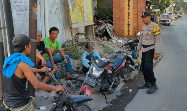 Jaga Kondusifitas Wilayah, Bhabinkamtibmas Polsek Ciwaringin Berikan Penyuluhan