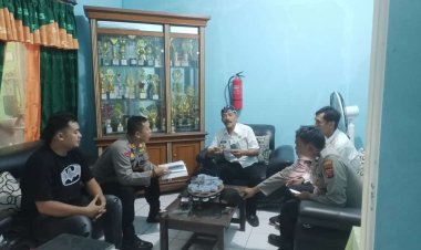 Anjangsana Dengan Warga, Kapolsek Karangsambung Sambangi Kantor Desa