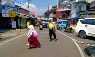 Guna Kamseltibcar Lantas, Polsek Sukaraja Tingkatkan Pelayanan Gatur Lalin