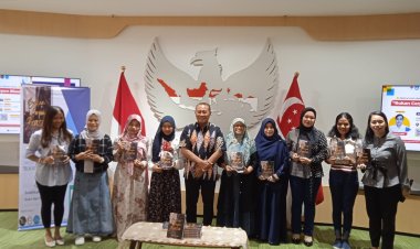 Launching dan Bedah Buku Bersama Para PMI Singapura