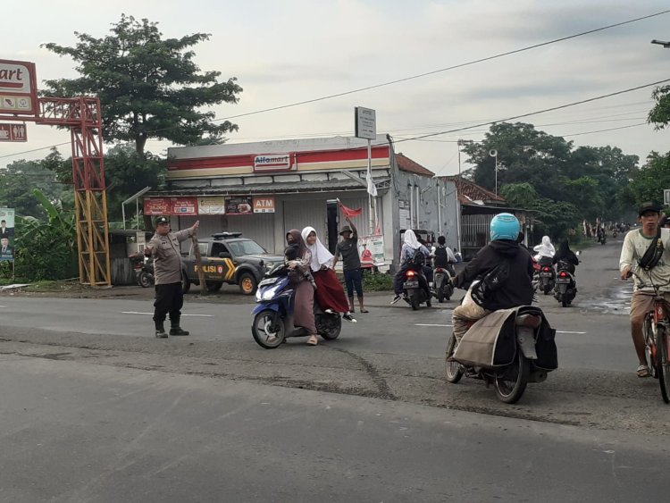 Berikan Pelayanan Prima, Polsek Susukan Gelar Gatur Lalin