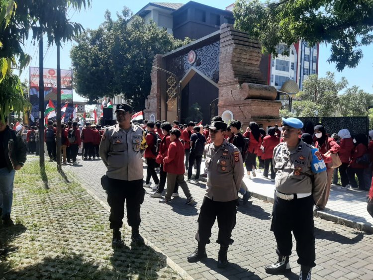 Polsek Sumber Gelar Pengamanan Aksi Bela Palestina di Universitas Muhammadiyah