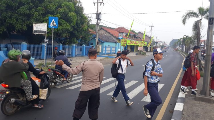 Berikan Pelayanan Prima Kepada Warga,Polsek Plered Gelar Gatur Lalin