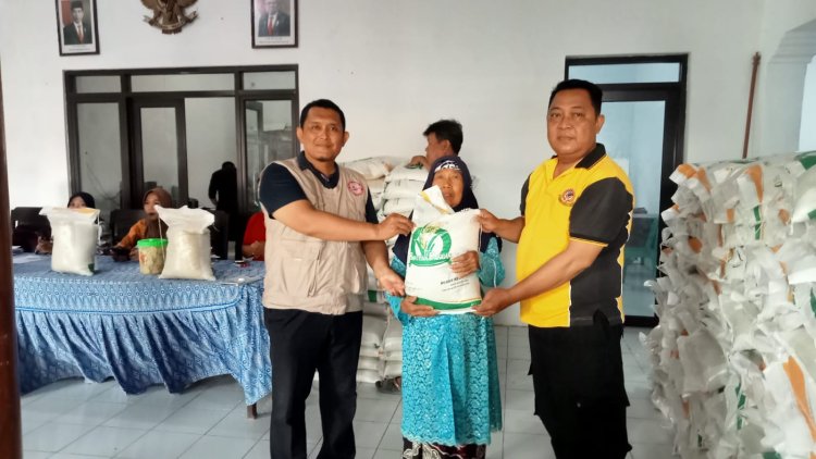 Kanit Binmas Polsek Susukan Laksanakan Monitoring Penyaluran Bansos