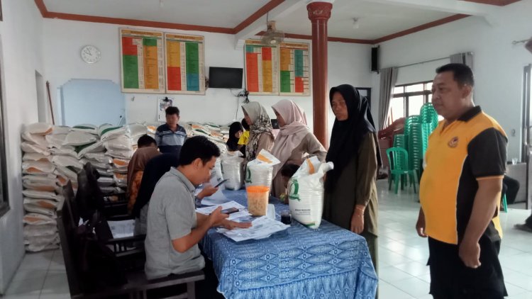 Kanit Binmas Polsek Susukan Laksanakan Monitoring Penyaluran Bansos