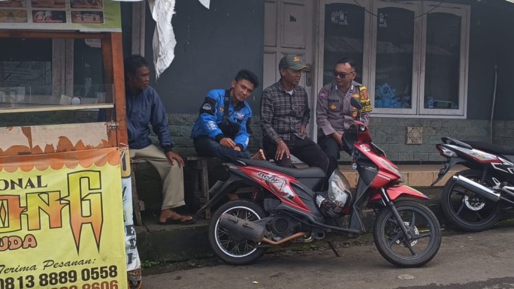 Bhabinkamtibmas Desa Sudajayagirang Sambangi Pangkalan Ojek