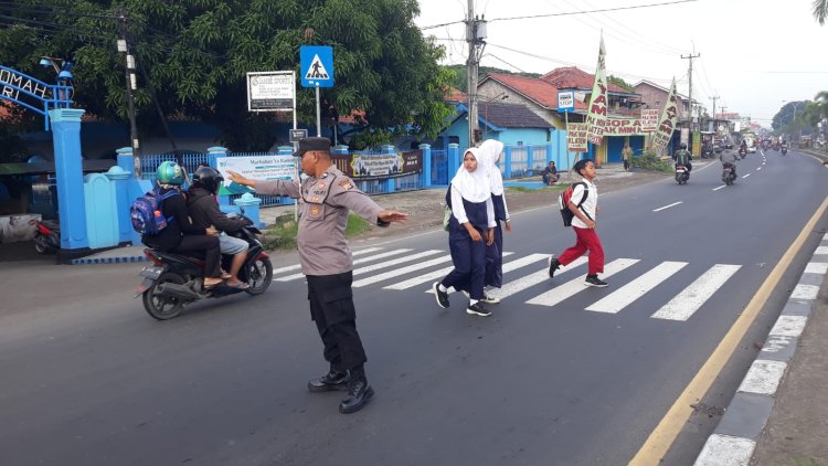 Berikan Pelayanan Prima Kepada Warga, Polsek Plered Gelar Gatur Lalin