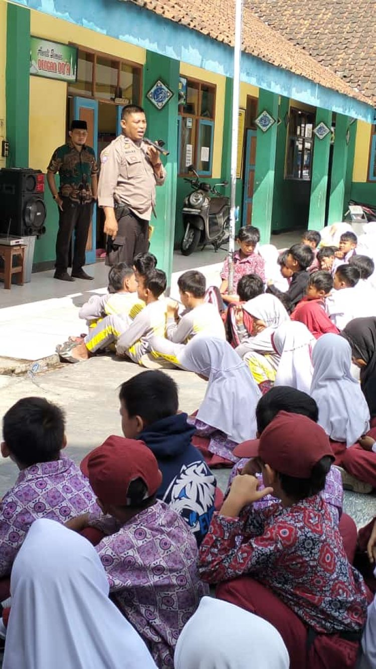 Program Polisi Masuk Sekolah di SDN Sukaraja 2 Sukabumi