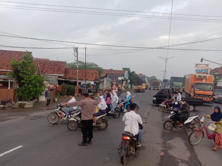 Ciptakan Kamseltibcar Lantas, Polsek Susukan Gelar Gatur Lalin