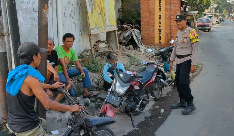 Jaga Kondusifitas Wilayah, Bhabinkamtibmas Polsek Ciwaringin Berikan Penyuluhan