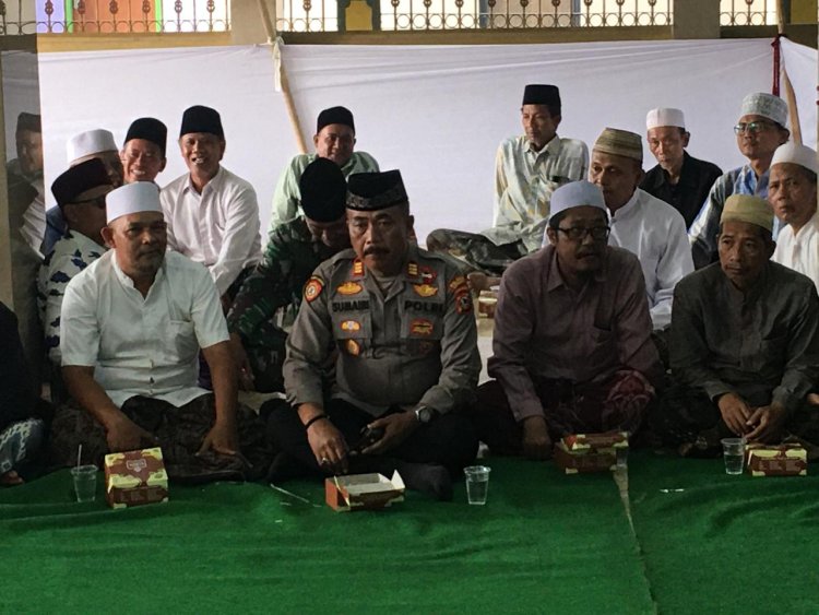 Wujudkan Rasa Nyaman Warga, Polsek Arjawinangun Kawal Calon Jemaah Haji