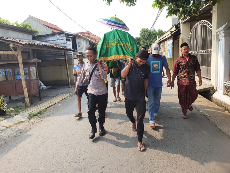 Peduli Dengan Sesama, Bhabinkamtibmas Polsek Pangenan Takziah Kepada Warga