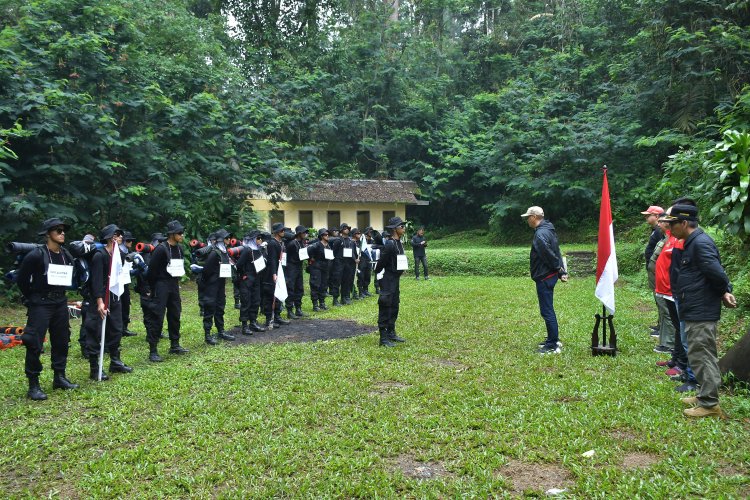 Calon Paskibraka Kota Sukabumi Ikuti Tradisi Tantingan di Taman Nasional Situgunung