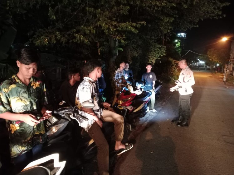 Ciptakan Kamtibmas Aman Kondusif, Polsek Kaliwedi Gelar Patroli Dialogis