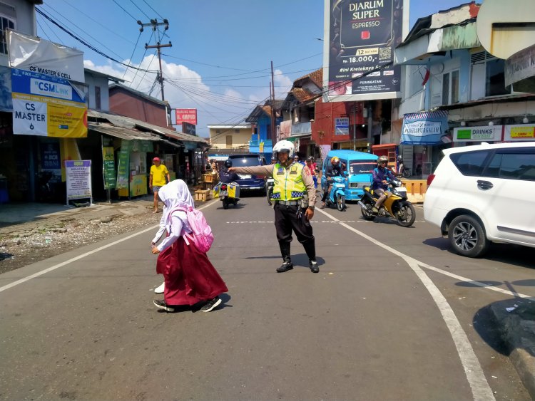 Guna Kamseltibcar Lantas, Polsek Sukaraja Tingkatkan Pelayanan Gatur Lalin