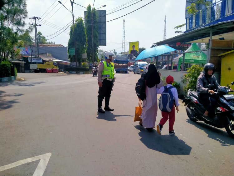 Guna Kamseltibcar Lantas, Polsek Sukaraja Tingkatkan Pelayanan Gatur Lalin