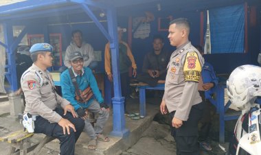 Polsek Sukalarang Laksanakan Patroli Dialogis, Berikan Himbauan Kamtibmas Kepada Warga