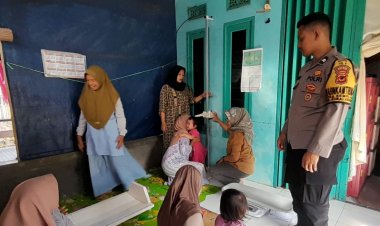 Bhabinkamtibmas Polsek Sukalarang Monitoring Kegiatan Posyandu di Wilayah Binaannya
