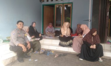 Bhabinkamtibmas Polsek Sukaraja Sinergis Bersama Nakes Puskesmas Limbangan Sambangi Posyandu