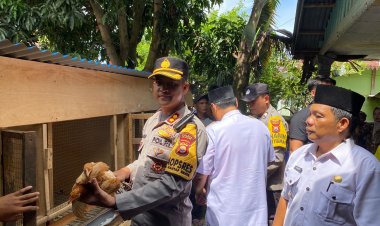 Cegah Stunting, Kapolres Kaur Berikan Bansos Kepada Warga