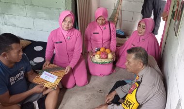 Bentuk Empati, Kapolsek Sukaraja dan Bhayangkari Jenguk Personil Yang Sakit