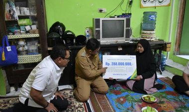 PJ Walikota Sukabumi Serahkan Santunan Klaim BPJS Ketenagakerjaan Kepada Ahli Waris Marbot Mesjid