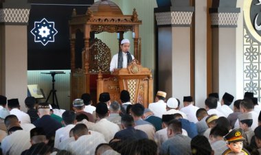 Kapolda Jabar Laksanakan Sholat ldul Adha dan Serahkan Hewan Qurban