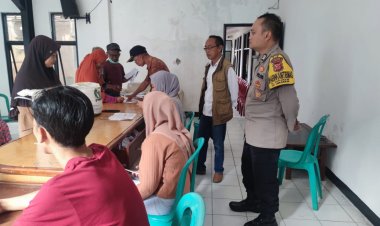 Bhabinkamtibmas Polsek Sukaraja, Laksanakan Monitoring Penyaluran Beras Bansos