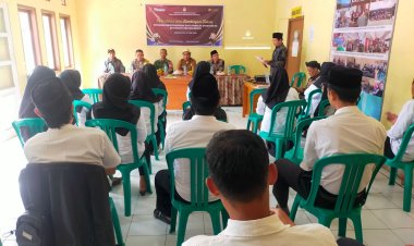 Pastikan Tahapan Pilkada Serentak 2024 Aman, Bhabinkamtibmas Polsek Sukaraja Hadiri Pelantikan Pantarlih