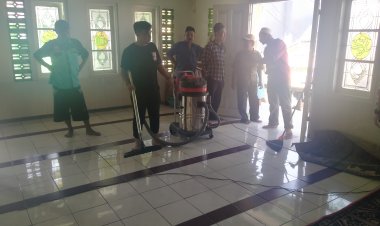 Karang Taruna "Maju Bersama" Desa Sukamekar, Setiap Jumat Pagi Aktif Gotong royong Bersih Mesjid