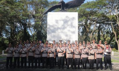 Dalam Rangka Hari Bhayangkara ke-78, Polres Lampung Selatan Giat Ziarah dan Tabur Bunga di TMP Kusuma Bangsa