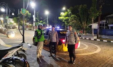 Ciptakan Kamtibmas Kondusif, Polsek Cikole Rutin Laksanakan Patroli Malam
