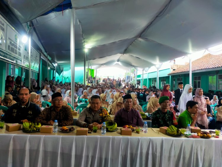 Sinergitas TNI -Polri, Bhabinkamtibmas Bersama Babinsa Hadiri Pelepasan Siswa Yayasan Nurul Islam