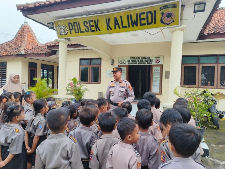 Polsek Kaliwedi Polestra Cirebon Terima Kunjungan Murid-Murid TK Muslimat Daarul Farrokh