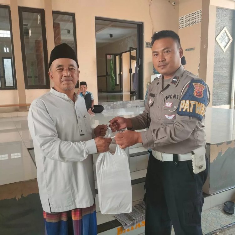 Polri Berbagi, Polres Sukabumi Kota Bagikan Ratusan Nasi Kotak