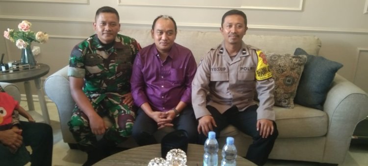 Ciptakan Kenyamanan, Bhabinkamtibmas dan Babinsa Kompak Hadiri Pelepasan Siswa