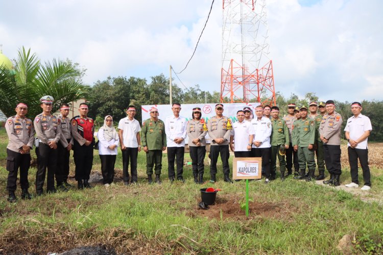 HUT Bhayangkara ke-78, Kapolres Pesawaran Lakukan Penanaman 1000 Pohon Dilingkungan Polres