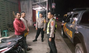 Antisipasi Kriminalitas di Malam Hari, Anggota Polsek Sukalarang Melakukan Patroli Dialogis