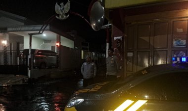 Cegah Gangguan Kamtibmas, Polsek Cikole Gencar Laksanakan Patroli Malam