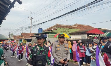 Polsek Kadudampit Laksanakan Pengamanan Pawai Karnaval Dalam Rangka Kenaikan Kelas