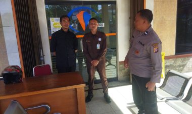 Polsek Cikole Laksanakan Patroli Dialogis Dengan Anggota Satpam