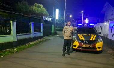 Antisipasi Gangguan Kamtibmas Malam Hari, Polsek Cikole Gelar Patroli