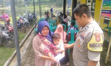 Bhabinkamtibmas Polsek Sukaraja Sambang warga Untuk Tuntaskan Stunting